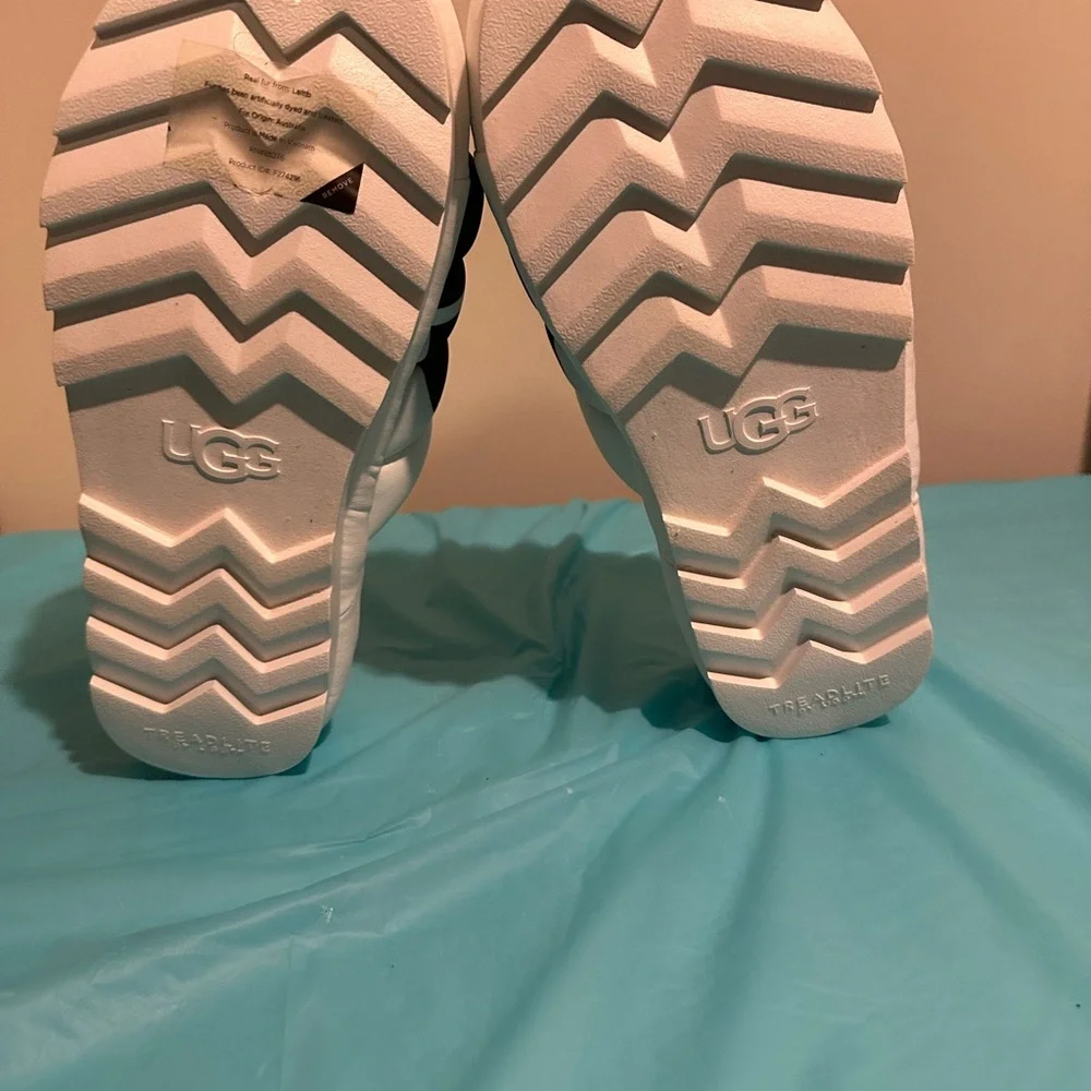 UGG W Maxi Slide Logo in White - Picture 8 of 8